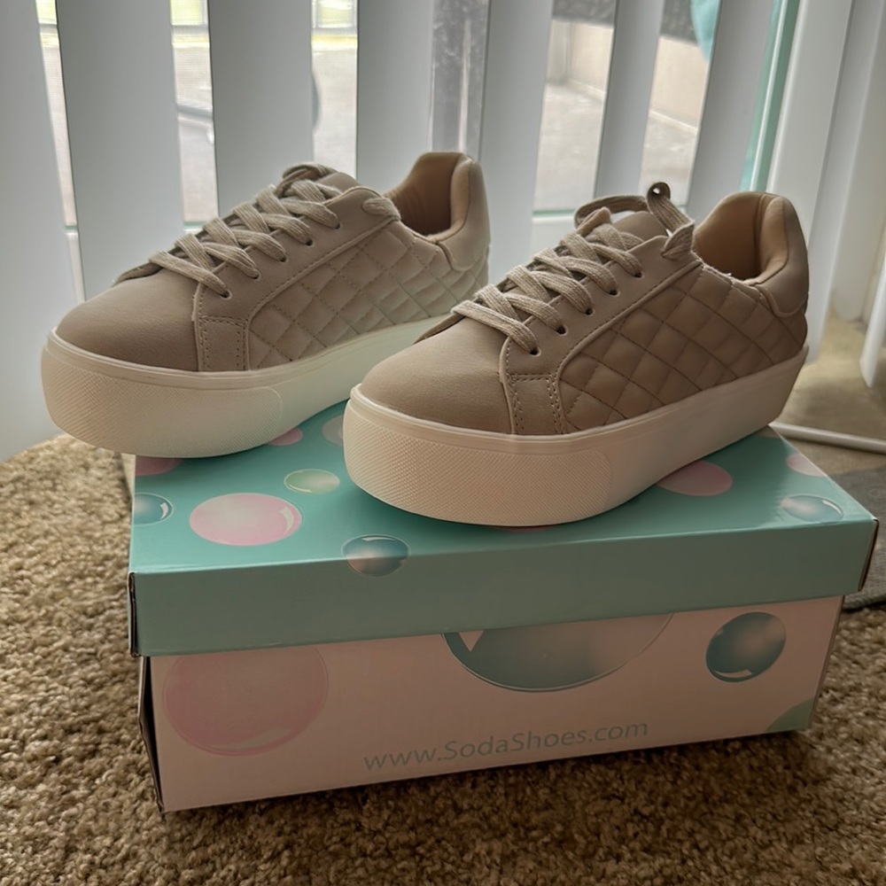 Platform Beige Quilter Sneaker